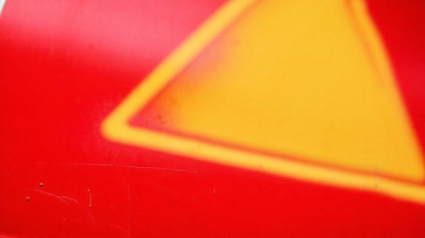 Découvrez la signification des couleurs des panneaux de sécurité